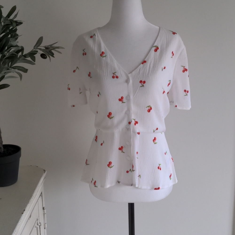 ***SOLD*Sadie & Sage Blouse Short Sleeve Top White - Picture 1 of 4